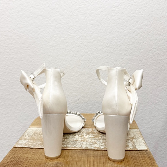 Oleg Cassini Melanie Crystal Strap Heels Sandals Size 7 NEW - Picture 7 of 10